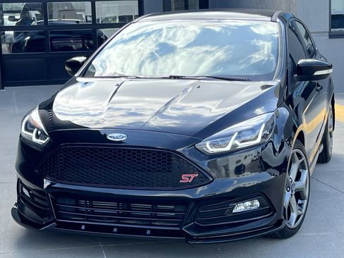 Used 2018 Ford Focus ST image 3