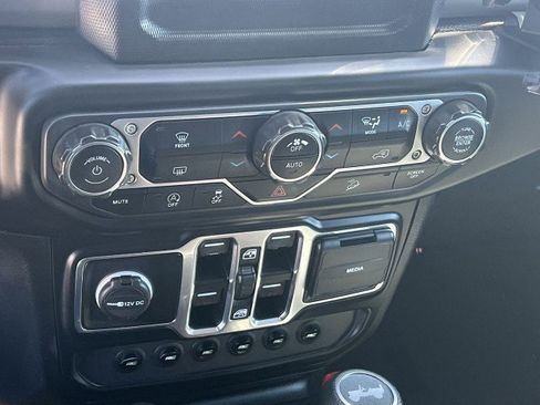 Used 2020 Jeep Wrangler Unlimited Sahara image 17