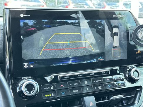 Used 2022 Toyota Highlander Limited FWD image 19