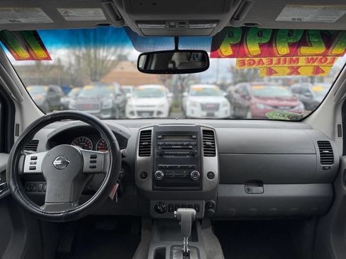 Used 2011 Nissan Frontier SL w/ Moonroof Pkg image 11