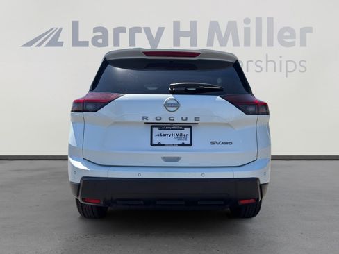 Used 2024 Nissan Rogue SV AWD/4WD image 4