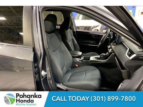 Used 2021 Toyota RAV4 LE image 6