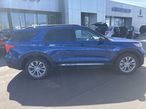 Used 2023 Ford Explorer XLT w/ Equipment Group 202A image 8