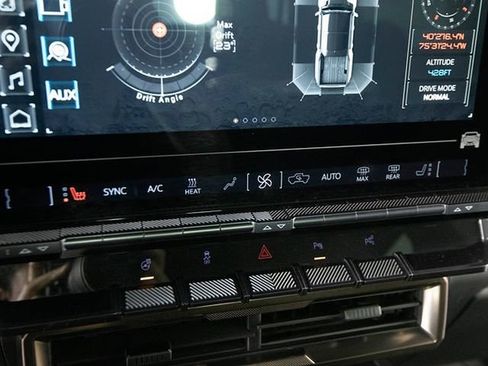 Used 2024 GMC Hummer EV 3X w/ LPO, Illumination Package image 22