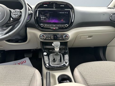Used 2025 Kia Soul LX w/ LX Technology Package image 11