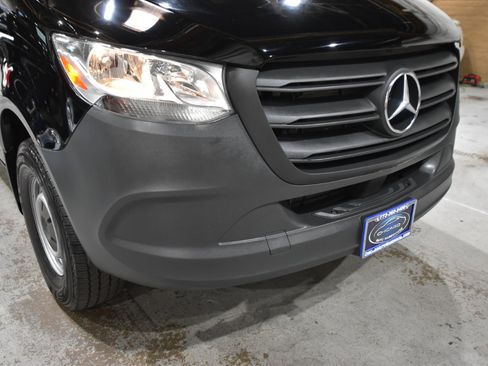 Used 2023 Mercedes-Benz Sprinter 2500 image 4