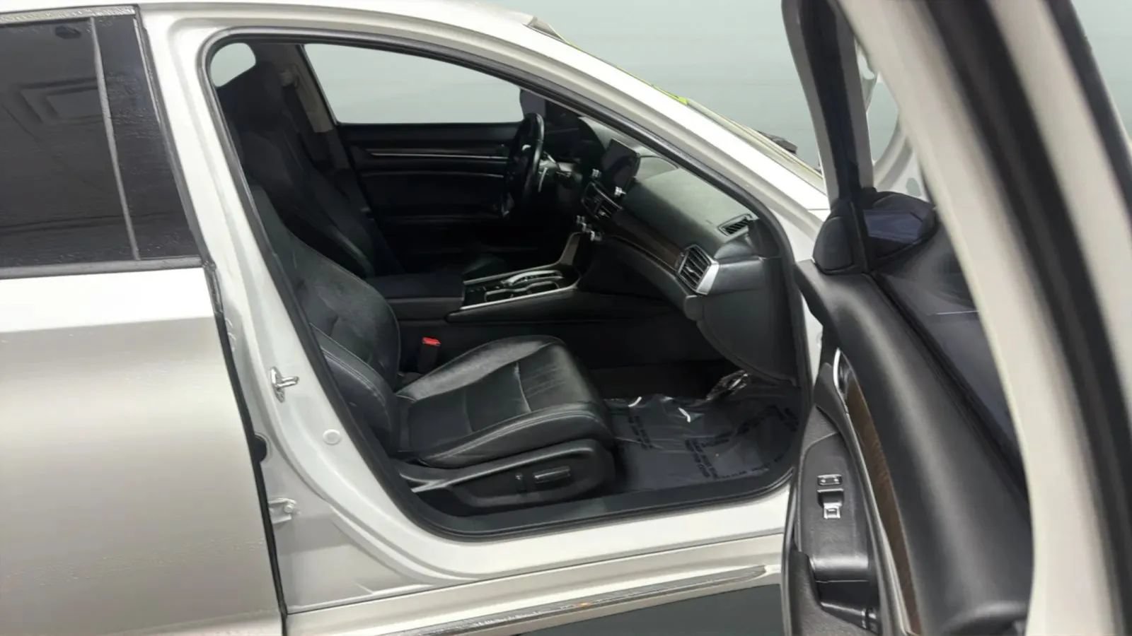 Used 2020 Honda Accord Touring image 22