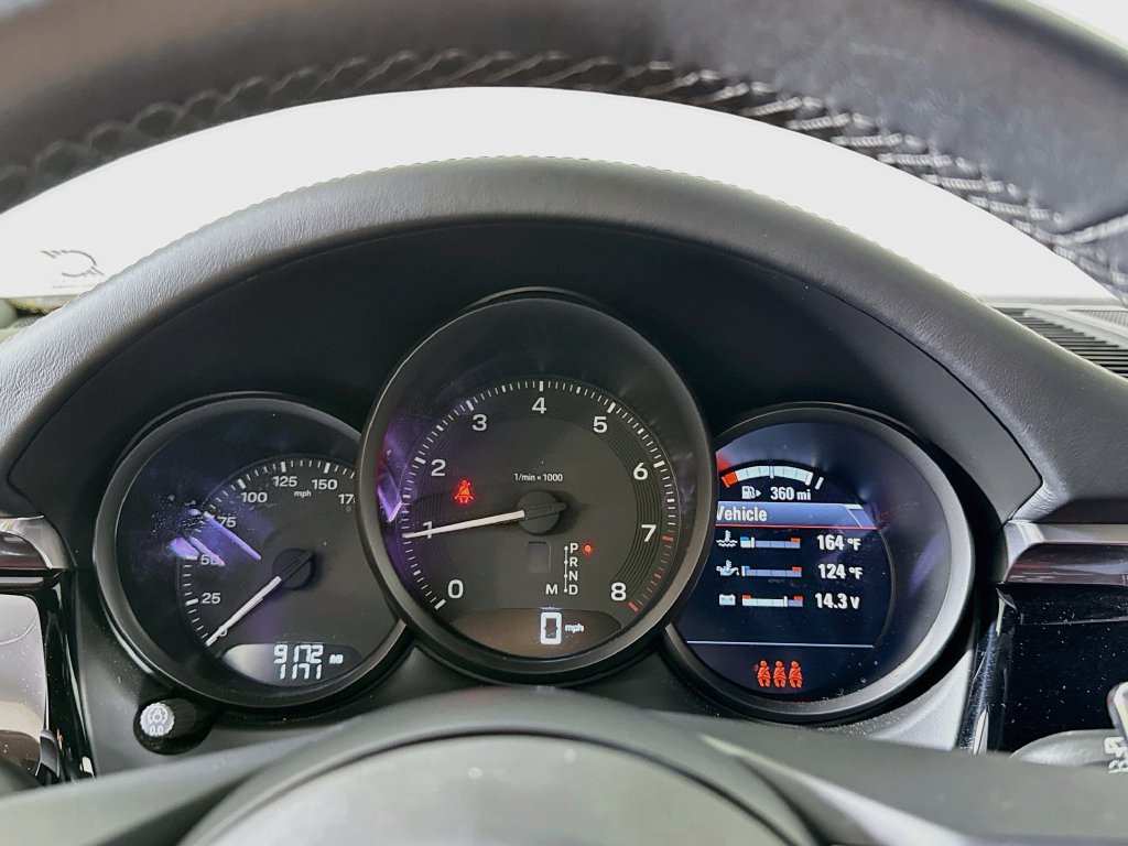 Certified 2025 Porsche Macan AWD/4WD image 13