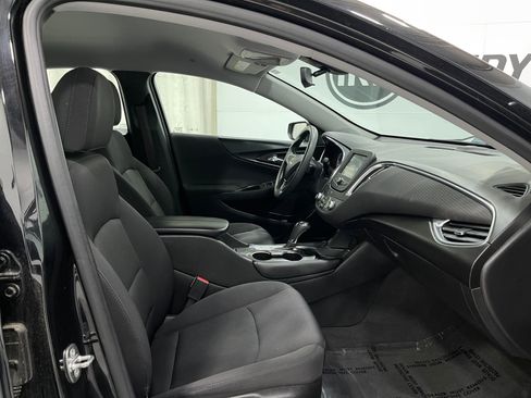 Used 2017 Chevrolet Malibu LT FWD image 30