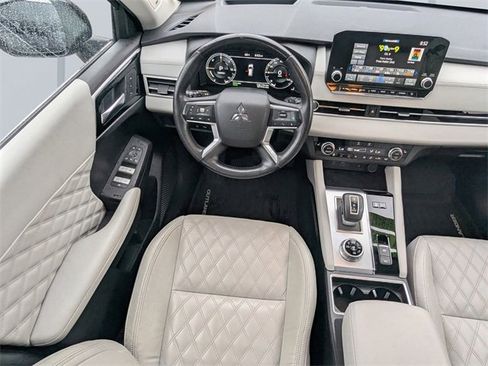 Used 2023 Mitsubishi Outlander 4WD Plug-In Hybrid image 17