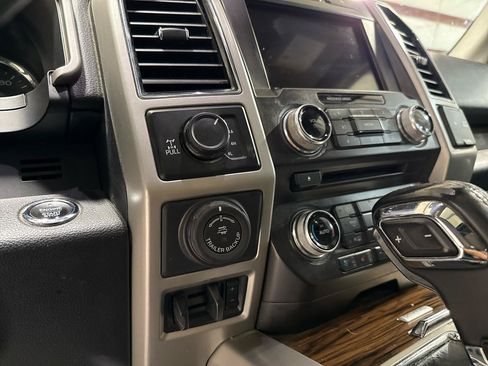 Used 2018 Ford F150 Lariat w/ Equipment Group 502A Luxury AWD/4WD image 13