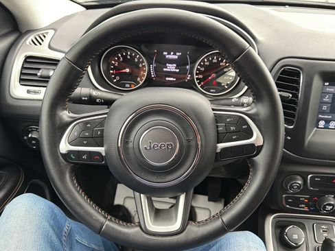 Used 2019 Jeep Compass Latitude AWD/4WD image 10