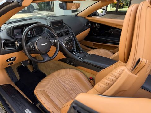 Used 2019 Aston Martin DB11 Volante image 30