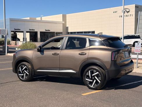 Certified 2025 Nissan Kicks SV w/ Interior Electronics Package FWD image 4