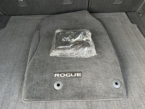 Used 2023 Nissan Rogue SV image 18