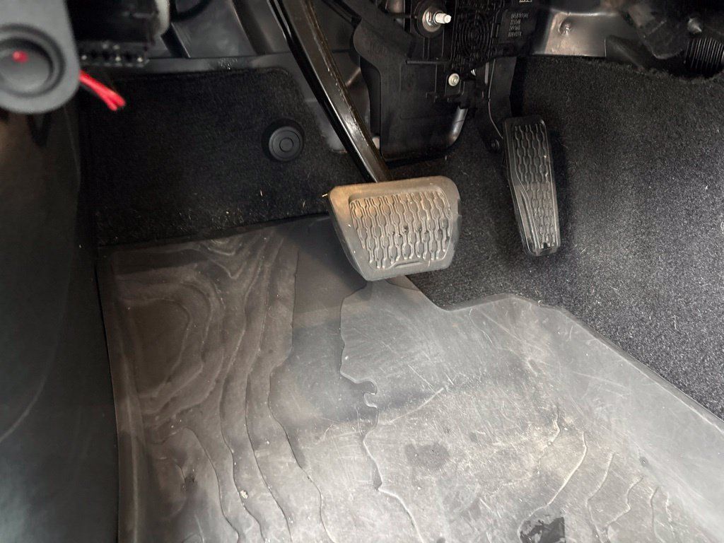 Used 2023 Jeep Wrangler Unlimited Rubicon w/ Xtreme 35 Tire Package AWD/4WD image 13