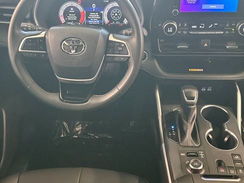 Used 2025 Toyota Highlander XSE AWD/4WD image 15