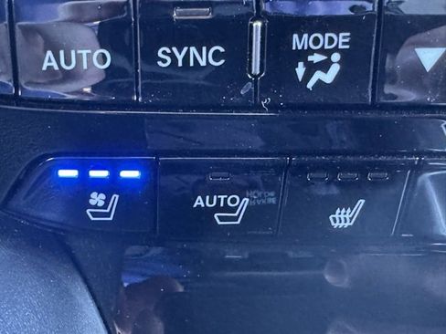 Used 2025 Acura MDX A-Spec image 32