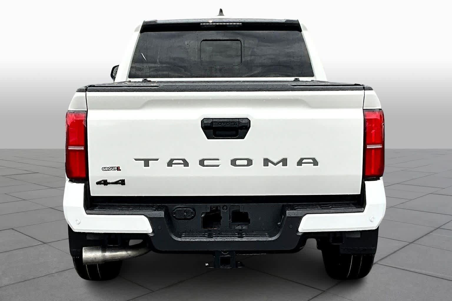 Used 2025 Toyota Tacoma SR5 AWD/4WD image 4