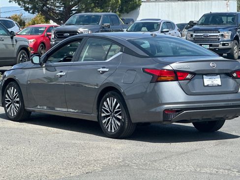 Used 2025 Nissan Altima 2.5 SV FWD image 6