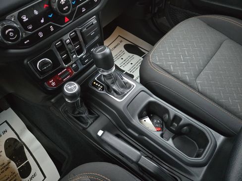 Used 2024 Jeep Gladiator Mojave w/ Convenience Group image 24