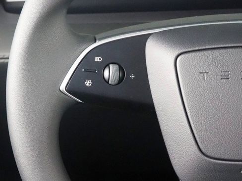Used 2026 Tesla Model Y 2WD image 21