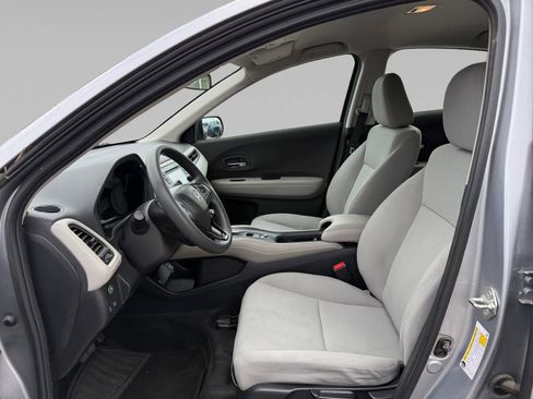 Used 2019 Honda HR-V LX image 9