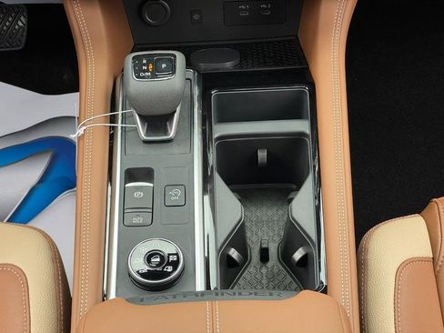 New 2026 Nissan Pathfinder Platinum image 13