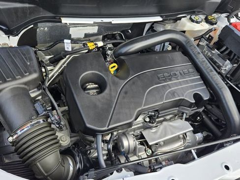 Used 2025 Chevrolet Equinox LT w/ Safety and Technology Package FWD image 17
