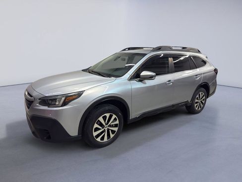 Used 2022 Subaru Outback Premium image 3