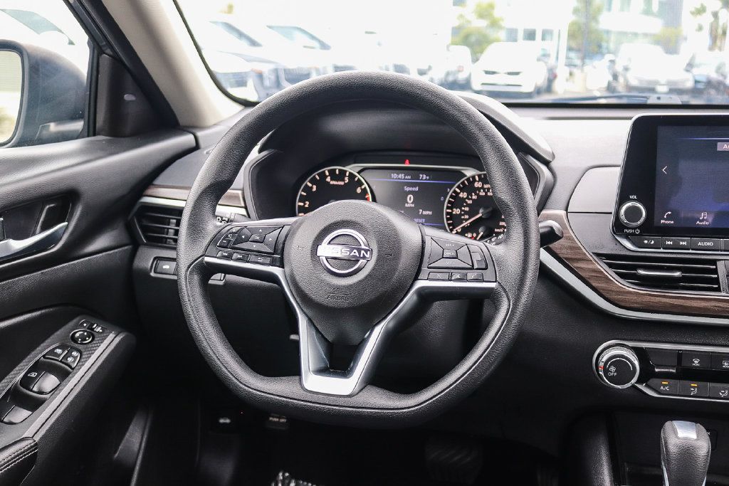Used 2024 Nissan Altima 2.5 SV FWD image 15