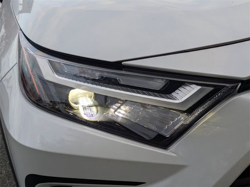 Used 2023 Toyota RAV4 XLE Premium image 10