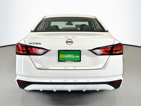 Used 2025 Nissan Altima 2.5 SV FWD image 8