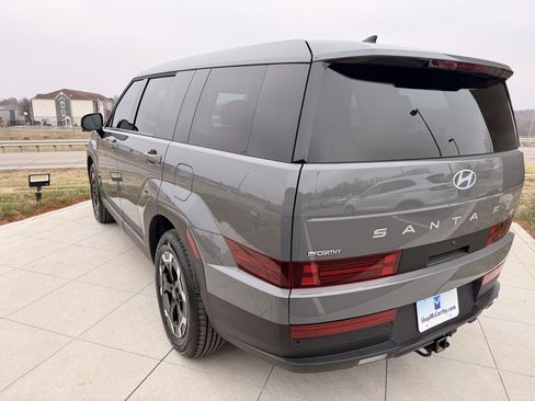 Used 2024 Hyundai Santa Fe SE image 3