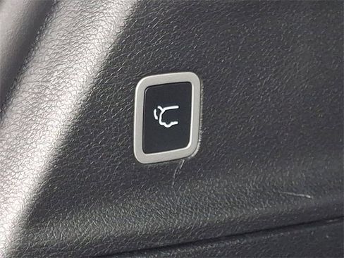 Used 2025 Chrysler Pacifica Select image 30