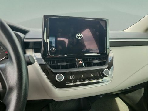 Used 2025 Toyota Corolla LE image 12