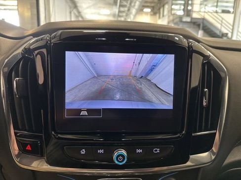 Used 2023 Chevrolet Traverse LT FWD image 26