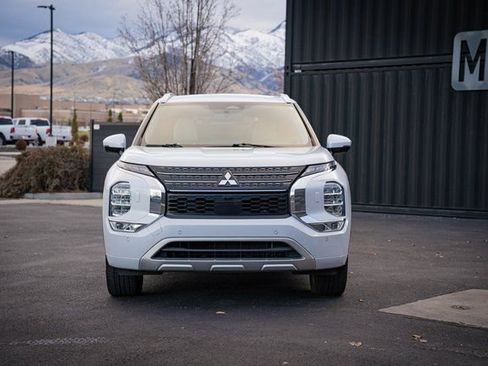 Used 2023 Mitsubishi Outlander SEL image 3