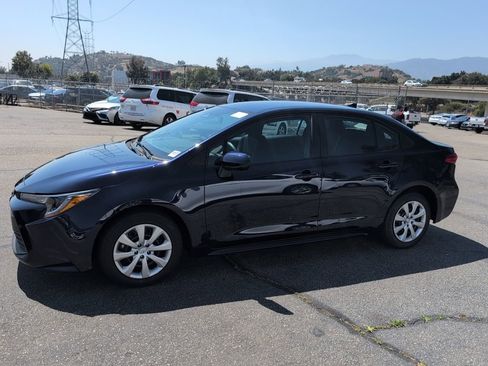Used 2026 Toyota Corolla LE FWD image 2