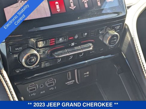 Used 2023 Jeep Grand Cherokee Summit image 27