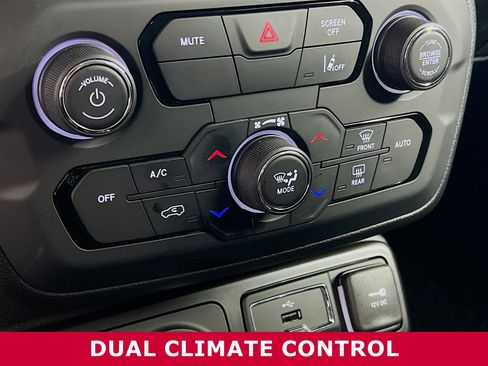 Used 2023 Jeep Renegade Trailhawk w/ Trailhawk Elite Group image 11