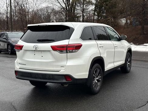Used 2019 Toyota Highlander LE image 2
