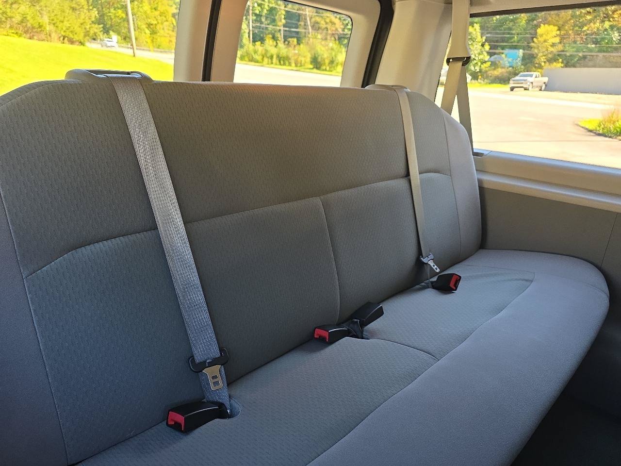 Used 2010 Ford E-350 and Econoline 350 XL RWD image 8