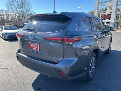 Used 2024 Toyota Highlander XLE image 5