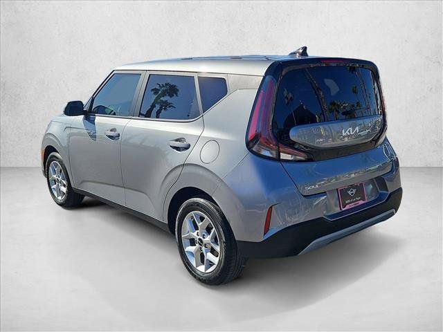 Used 2025 Kia Soul LX w/ LX Technology Package FWD image 8