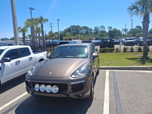 Used 2016 Porsche Cayenne AWD/4WD image 1