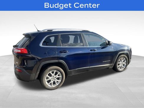 Used 2016 Jeep Cherokee Latitude w/ Cold Weather Group FWD image 2