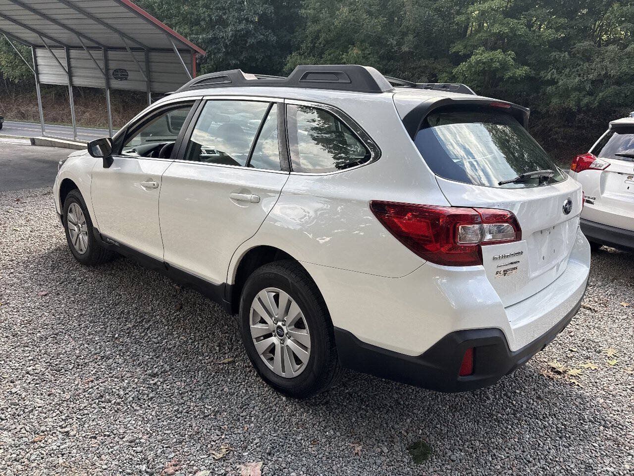 Used 2018 Subaru Outback 2.5i AWD/4WD image 3