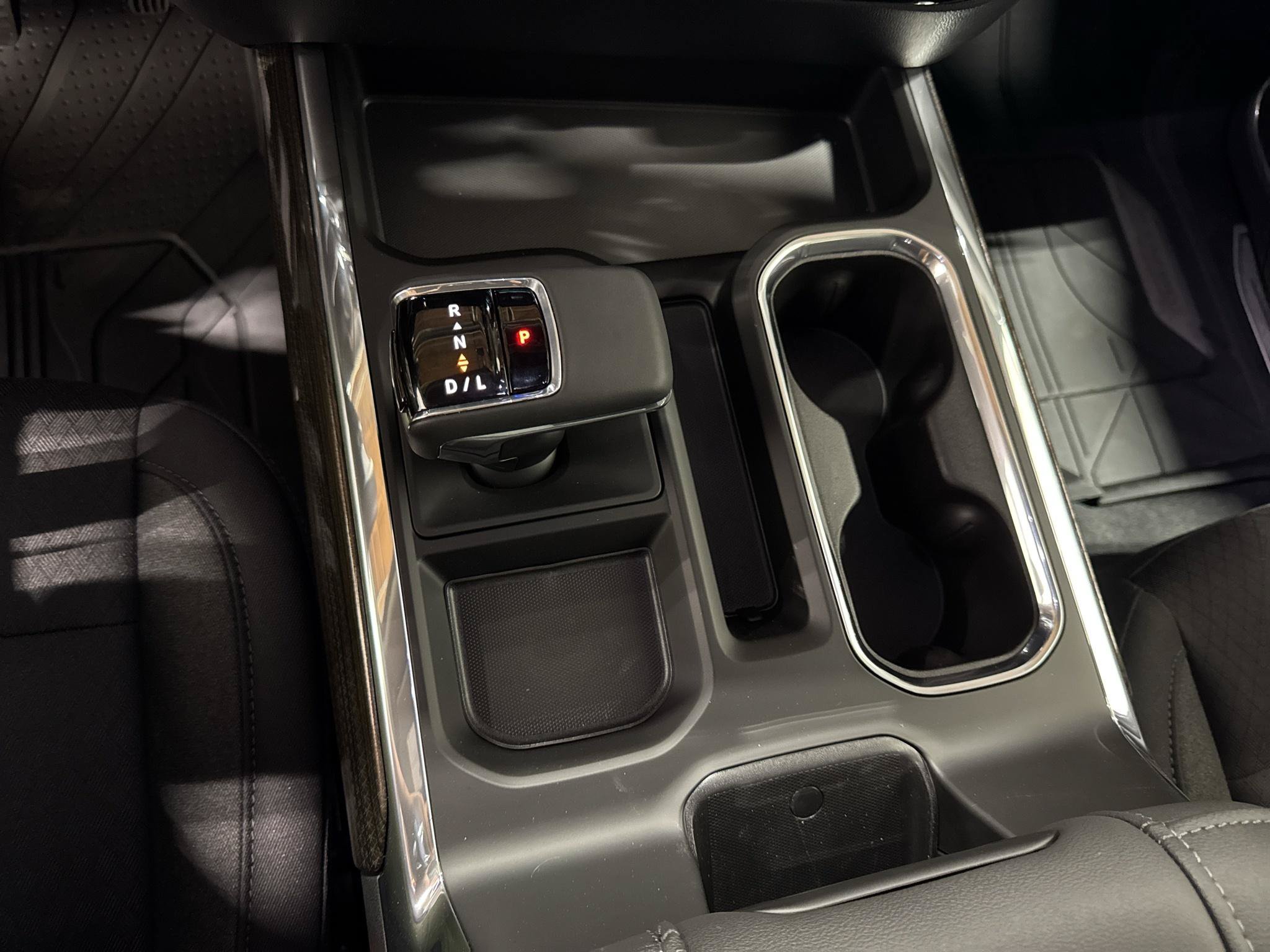 New 2026 Chevrolet Silverado 1500 RST w/ Redline Edition AWD/4WD image 16