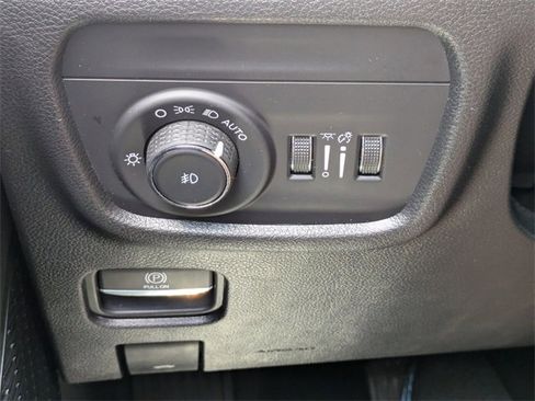 Used 2023 Jeep Grand Cherokee L Limited image 22